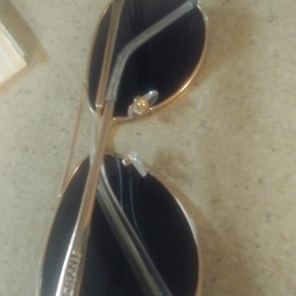 Meet your Posher, Andrea - Picture 6 of 6